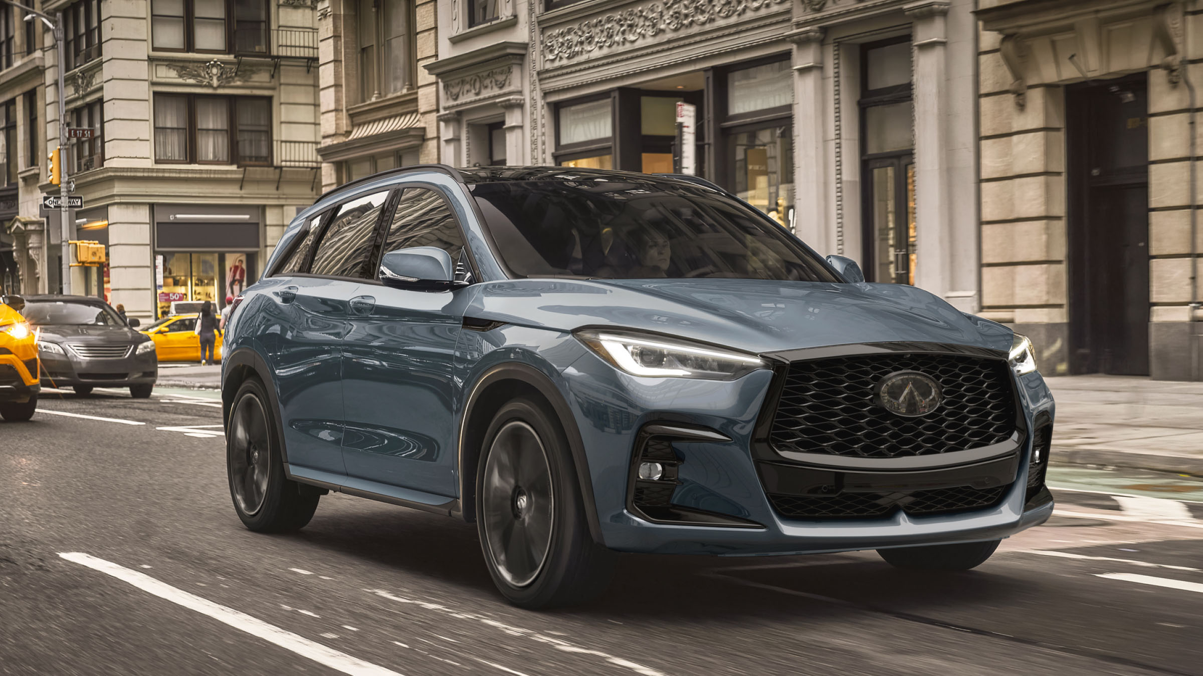 Infiniti QX50 в движении